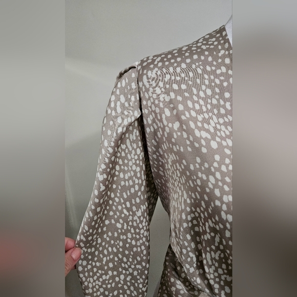 EXPRESS Satin Polka Dot Print V Neck Puff Sleeve Wrap Tie Blouse.Taupe/white.XS - Picture 10 of 13